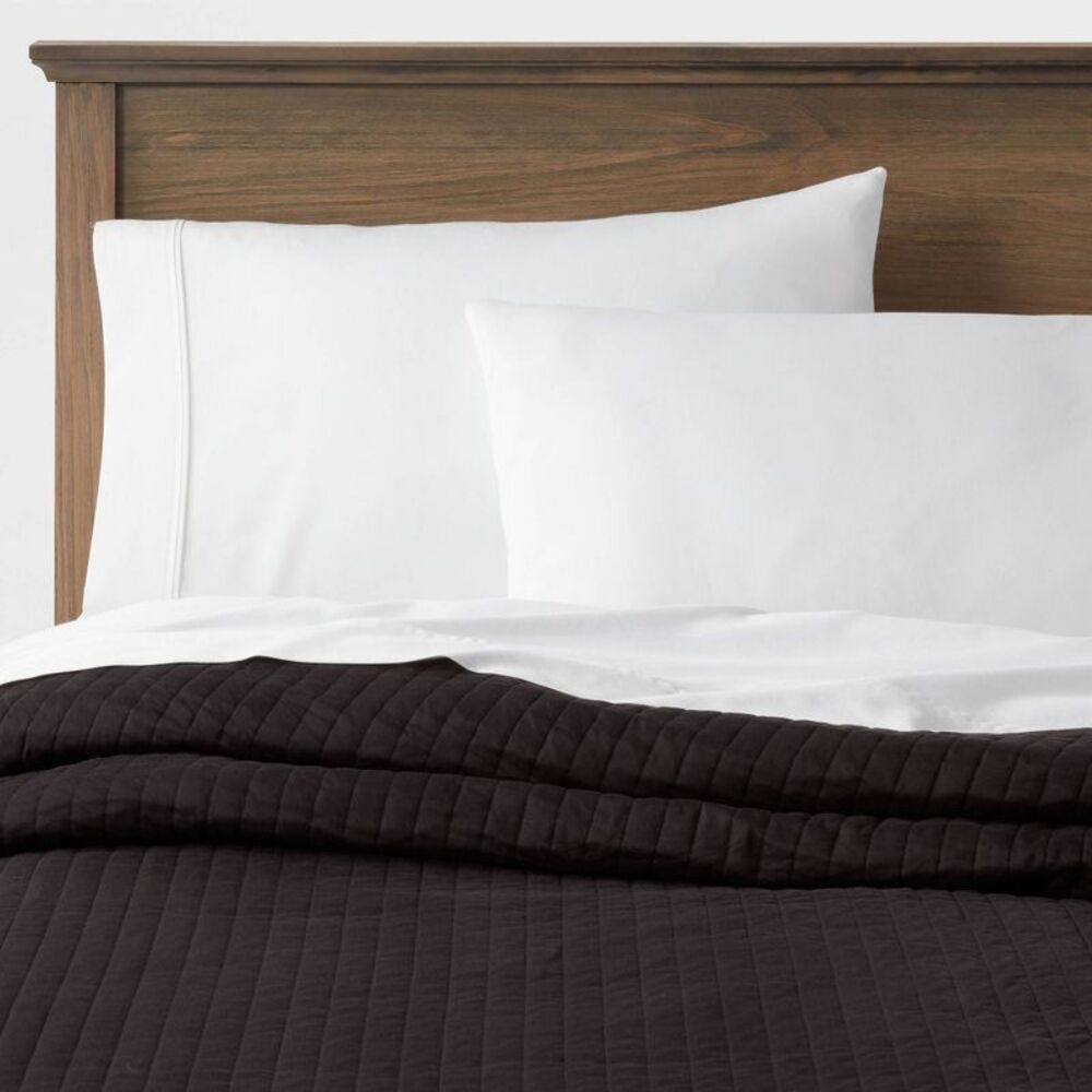 Twin/Twin Extra Long Washed Cotton Sateen Quilt Black - Threshold